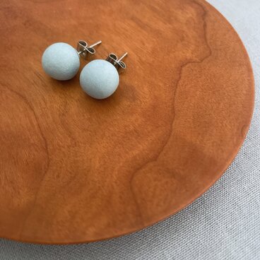 陶のピアス（まんまる/gray）