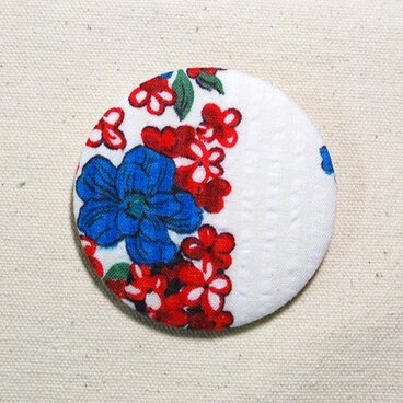 東欧のヴィンテージファブリック缶バッジ　i012