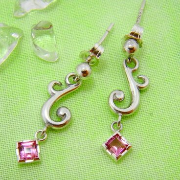 シルバーピアス　うず