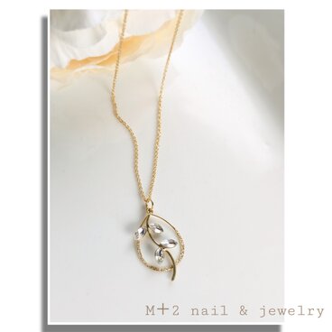 送料無料◆ガラスリーフロングネックレス　ネックレス　