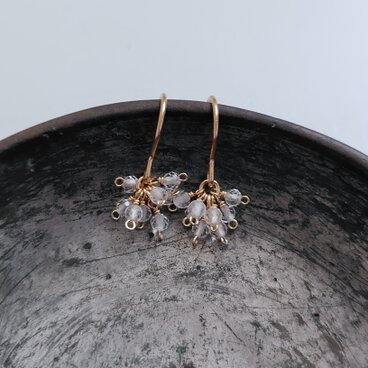 〔1718〕小花のピアス（クオーツ）