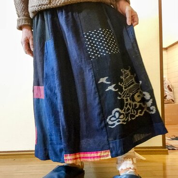 値引き❗古布リメイクスカート⭐藍染めにお城の絵絣パッチま80cm 丈