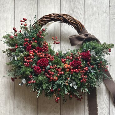 赤い実たっぷりのリース　　《プリザーブドグリーン》/クリスマス/お正月/