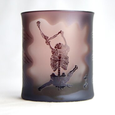 河鍋暁斎シリーズ　あくびをする骸骨　紫色（こげ茶色に近い）（ロックグラス） 蕨硝子 蕨ブランド認定商品　送料無料