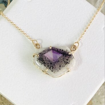 不思議な模様のトラピッチェアメジストk10ゴールド製ネックレス