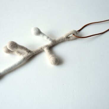 木の実のバッグチャーム（生成り）