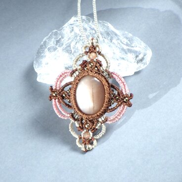 ピーチムーンストーンのマクラメネックレス「エタンセル」C