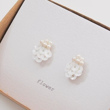 flower white2 白い花 No.4 ピアス ＜イヤリング交換可＞