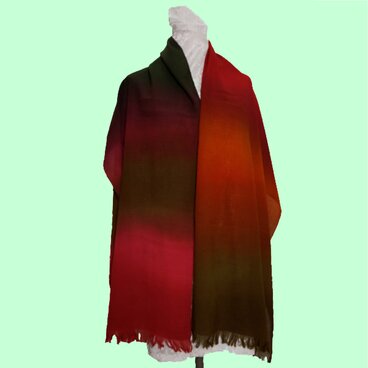 軽くて温かい多色ボカシ染楊柳織ウールストール