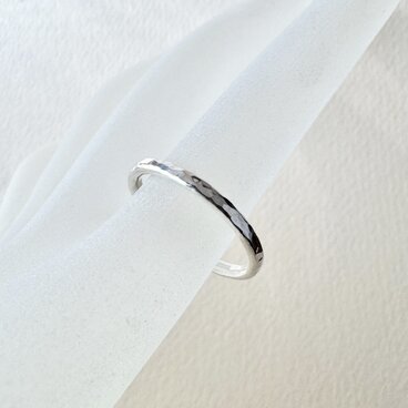 【槌目リング2mm幅ラウンド】高純度シルバー1000 シンプル ハンマー 刻印無料 ユニセックス 男女兼用 手作り 日本製