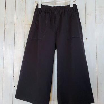 「Puku様オーダー」チノクロス　ネイビー　ひかえめワイドパンツ　ショート丈