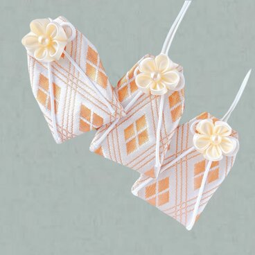 （白縦菱）元巫女が作る花のお守り袋