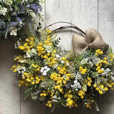 ⭐️花粉が気にならない⭐️ ふわふわミモザとグリーンのリース　　〜アーティフィシャルフラワー〜