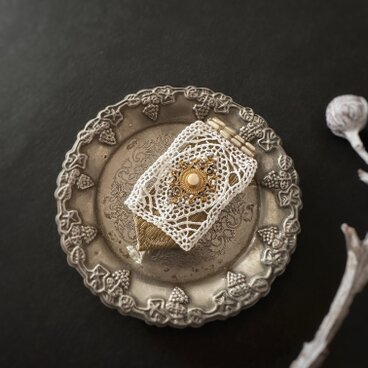 ブローチ【レースブローチ】白とゴールド