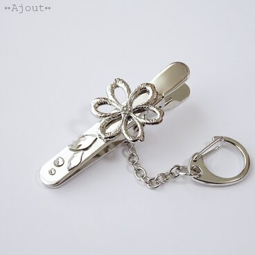 メタルフラワーとスワロフスキーのキークリップ《KC-1》