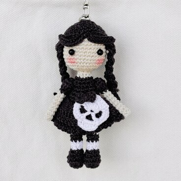 あみぐるみ・ドールチャームꕤちいかわ♡ウェンズデー人形・キーホルダー