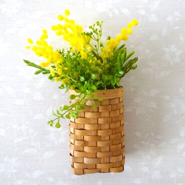 ミモザ壁掛けカゴアレンジ
