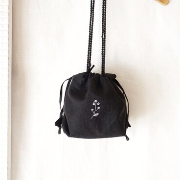 ベルギーリネンのワンポイント刺繍の巾着ポーチ