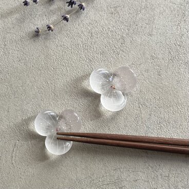 ガラスの箸置／水の花・さくら -淡色-