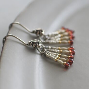 カレンシルバー　ガーネットのフリンジピアス（silver925）