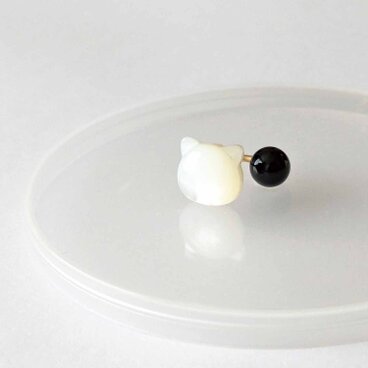 SUS316イヤーカフ/片耳用[Pinctada cat/Gold]サージカルステンレス 白蝶貝 オニキス 白猫 アレルギー対応