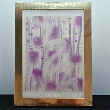 白蛇の祈り – 紫の静寂に宿る守護の象