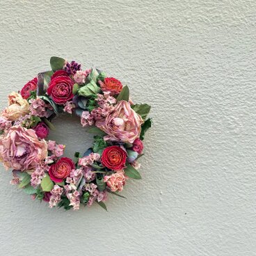 春をはこぶ　ピンクのオールドローズの手のひらサイズのリース