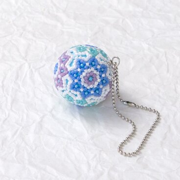 冬の花てまりのバッグチャーム・ブルー＆パープル