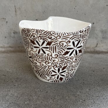 ふちなみカップ　こげ茶