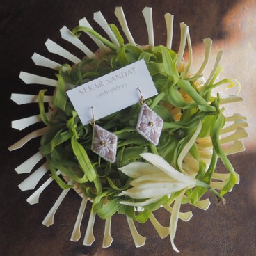 バリ島刺繍ピアス『Kotak』Nuance