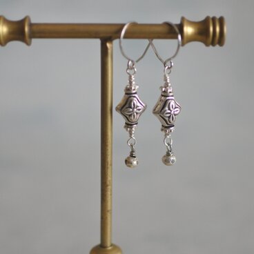 ひし形のシルバービーズとカレンシルバー　エスニックピアス（silver925）orイヤリング