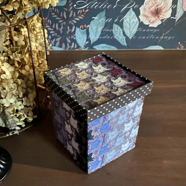 [fairy talepattern cartonnage]刺繍生地が可愛い　フリーケース　のら猫クロッチくん『送料無料』