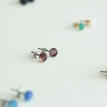 古代紫色ピアス