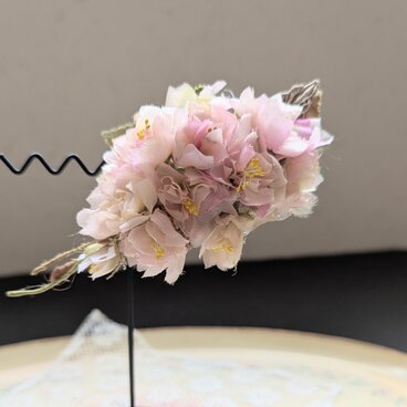 ブローチ　ｷｬｽｹｰﾄﾞ八重桜（薄桜色）B1