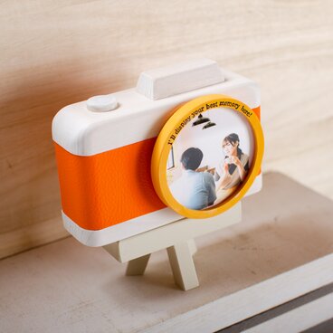 卒業の感謝を伝えるカメラ型フォトフレーム ～先生への特別な贈り物～
