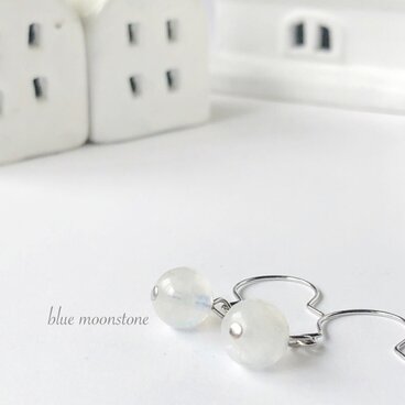 数量限定♡ゆれる✳︎AAAAブルームーンストーン8㎜玉ピアス  ニッケルフリー