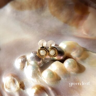 14kgf＊ラウンドカット＊ビルマ翡翠の小さな一粒ピアス