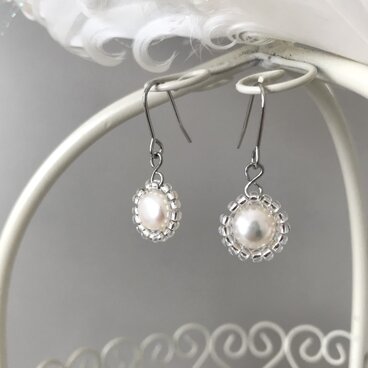 淡水パール の ビーズ編み ピアス　ホワイト 白 フォーマル 卒業式 入学式 卒園 入園 結婚式