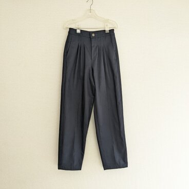 『新作』タックワイドのコットンチノパンツ　濃紺　ネイビー　フォーマル