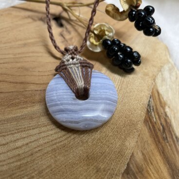 ブルーレースアゲートのマクラメネックレス