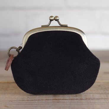 ベロアレザーがま口 ブラック