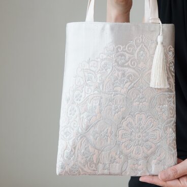 【華紋模様　桃色・シルバー シルク帯リメイク ミニサブバック フォーマルバック】結婚式、パーティー、和装、入学式にも