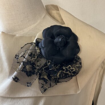 255  リボンとブラックカメリア