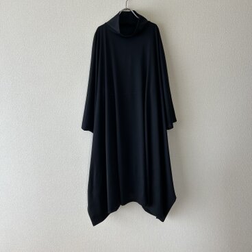 ニットのワンピース　ハイネック　ブラック