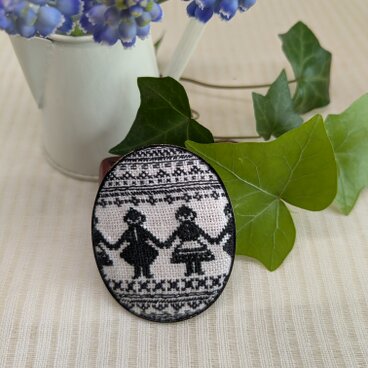 boy&girl　黒　ブローチ