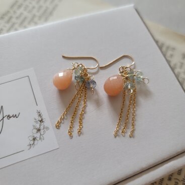【14kgf 】オレンジムーンストーン×フローライト＊揺れるフリンジピアス  イヤリング変更可