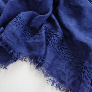 スモッキング刺繍の大判ストール・indigo