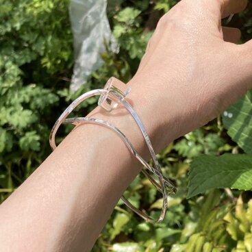 銀とガラスの腕輪・950銀/クリスタルガラス　