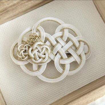 ･:*+.ハレの日バレッタ.:+･:*+.雲とお花.:+  水引亀結び白バレッタ　お花　亀結び　白　金　着物　和装　結婚式　