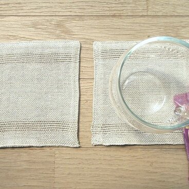 ２）手織り麻綿のコースター・生成り・１１．５ｃｍ×１１．５ｃｍ・二枚セット